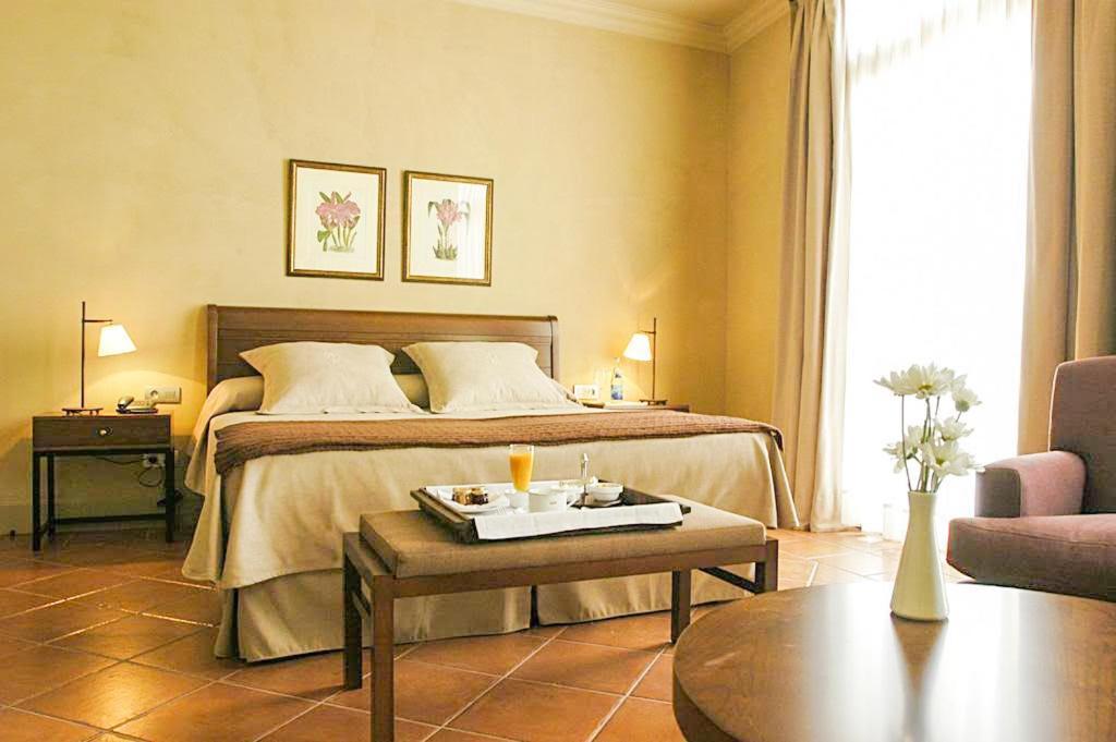 Bremon Boutique Hotel By Duquessa Hotel Collection Cardona Bagian luar foto